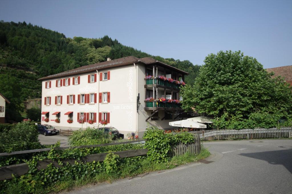 Gasthof Und Pension Zum Kreuz Lautenbach Buitenkant foto